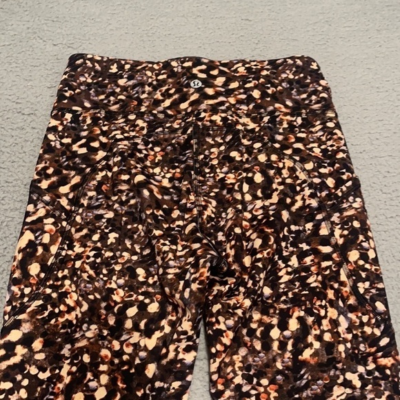 Lululemon Invigorate High-Rise Tight 25"
Motion Flux Multi size 6 - Picture 6 of 7